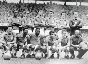 Photo of World Cup players with our ball